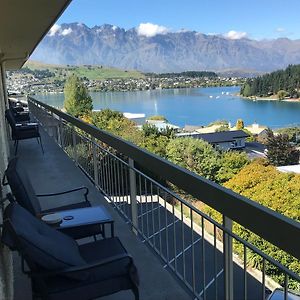 Lakeview Two bedroom studio Kitchenette